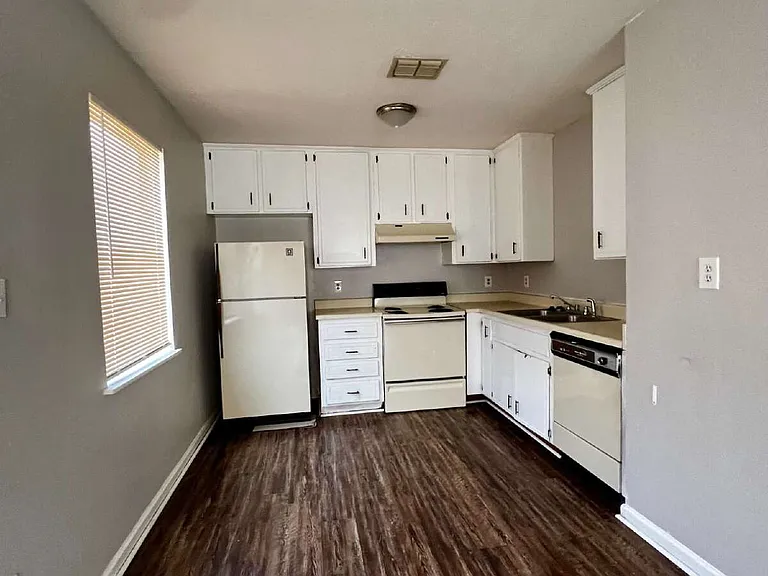 301 Dixie Dr #H2 — Photo 4