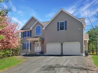 100 Teak Ln, Dingmans Ferry, PA 18328