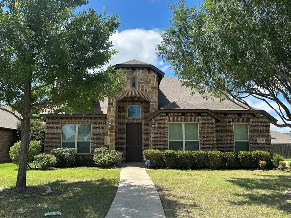 210 Debbie Way, Red Oak, TX 75154