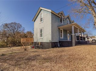 319 Cherry St, Eden, NC 27288