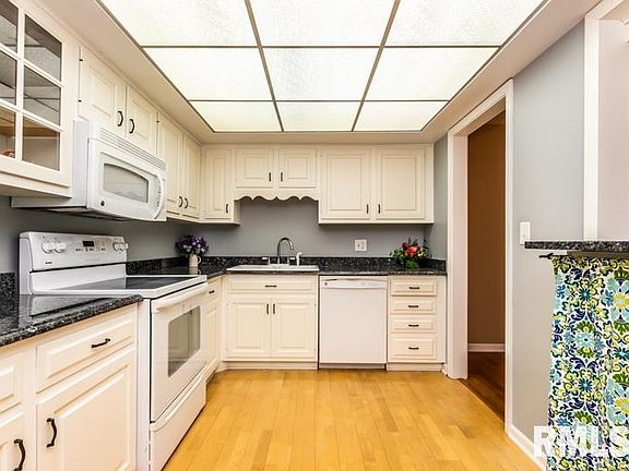 5th image of 4900 N Knoxville Ave APT 122A
