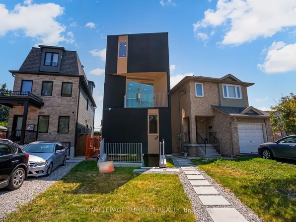 101 Bernice Cres #3, Toronto, ON M6N 1W7
