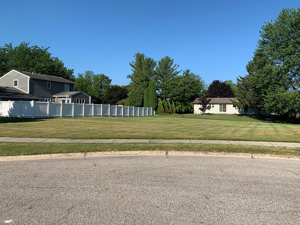 2nd image of 1054 Alden Ct