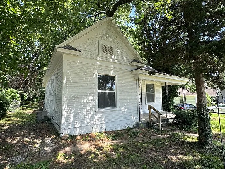 934 N National Ave — Photo 1
