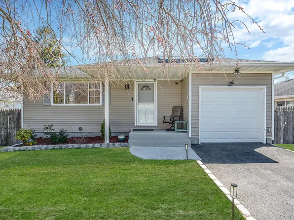 7 Hollywood Drive, Shirley, NY 11967