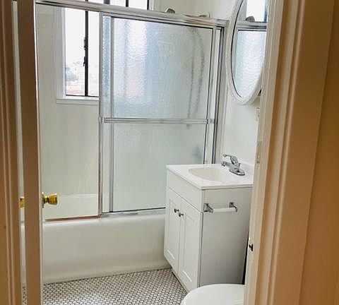 4th image of 206 Ashton Ave #3