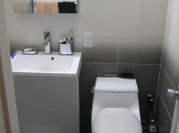 2229 Knapp Street image 1 of 10