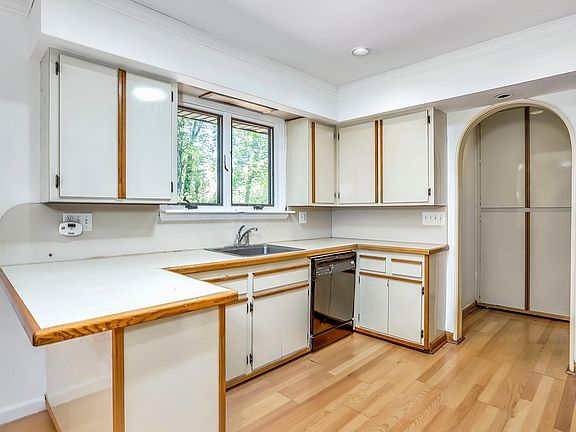 5th image of 22 McConnell Ave