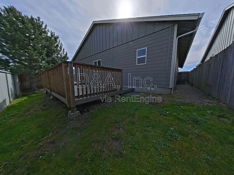 4373 Mackinaw Ave SE — Photo 18