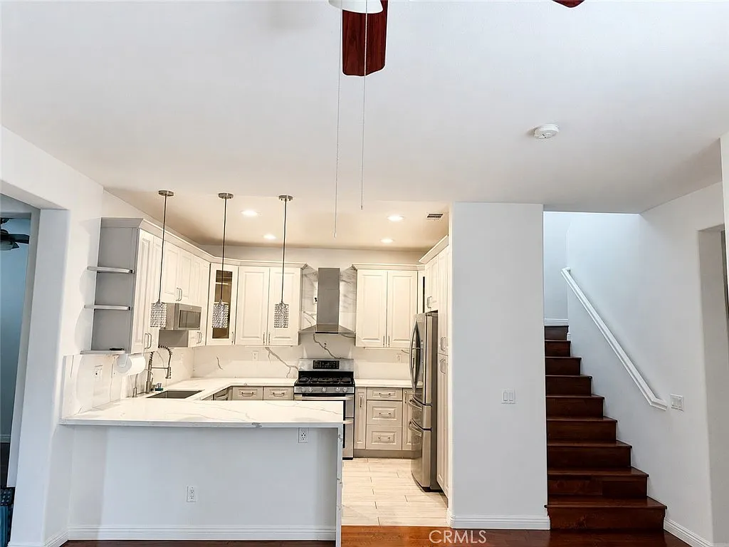 3 bed, 1946 sqft, $3,995 — Photo 4