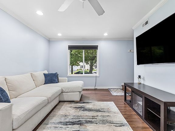 5th image of 2352 Blue Spruce Ln