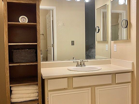3rd image of 2155 Charing Cross Dr