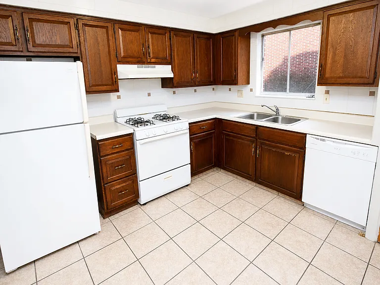 324 Noll Ave — Photo 4