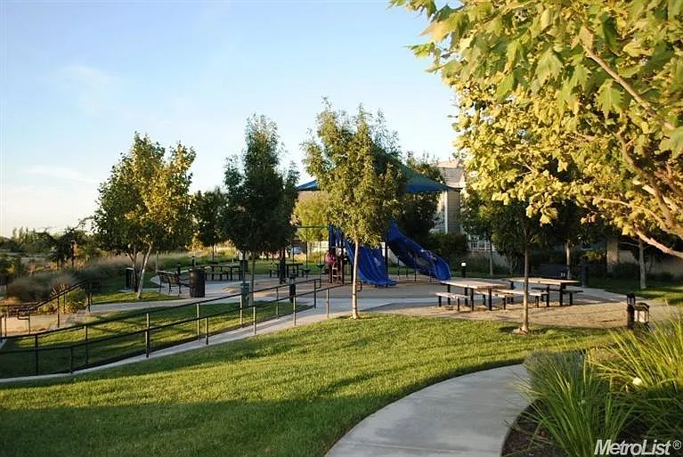 193 W Luna Loca Ln — Photo 13