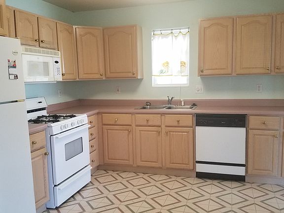 4th image of 502 Huntington Ct #0