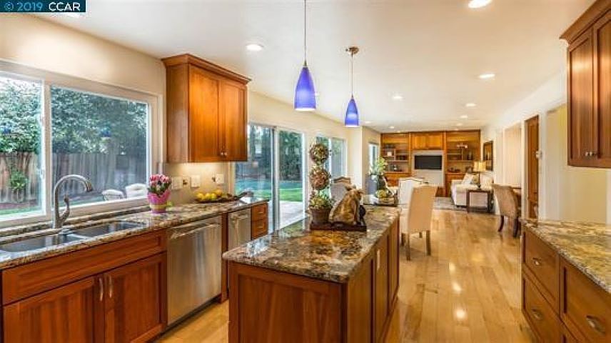2nd image of 519 Banyan Cir