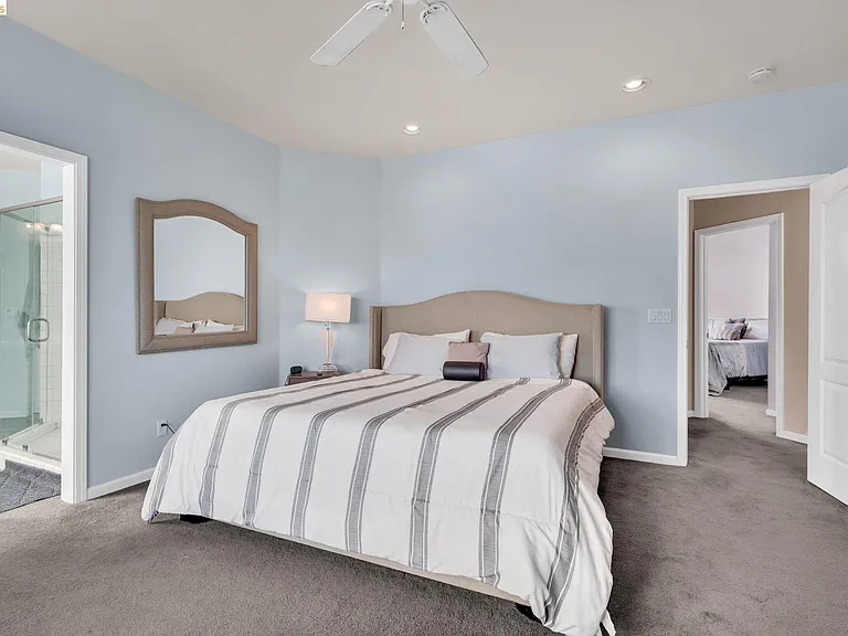 5640 Edgeview Dr — Photo 37