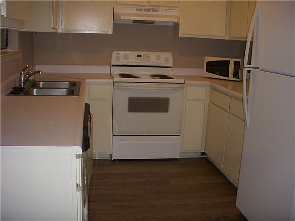2nd image of 1000 Mallery St #O-38