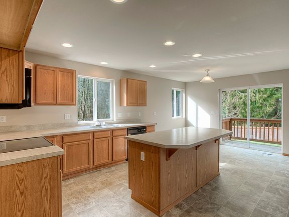 4th image of 1207 180th Street Ct E