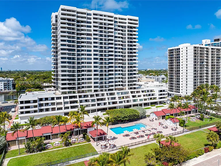 2555 Collins Ave #2014 — Photo 42