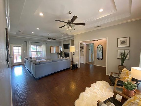 5th image of 2076 Parkridge Dr
