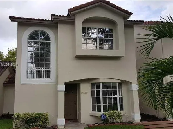 10847 NW 8th St, Pembroke Pines, FL 33026