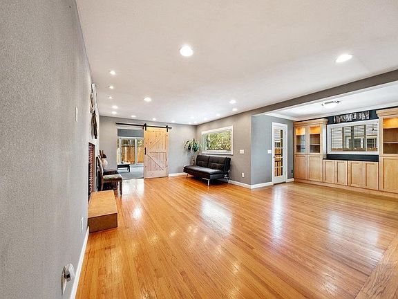 3rd image of 114 Lois Ln