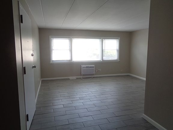 2nd image of 10805 S Lloyd Dr APT 8