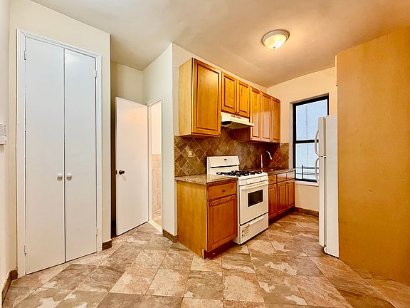 3rd image of 177 16th St APT 8