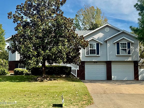 3rd image of 219 Powell Dr