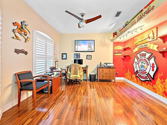 3rd image of 449 SW Lawler Avenue