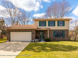 5659 Wood Valley Dr, Haslett, MI 48840