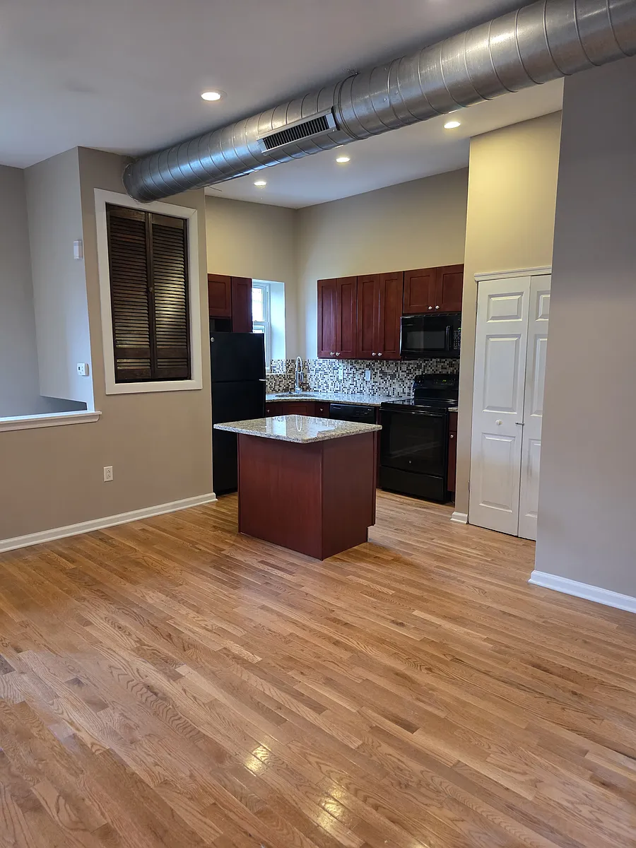 Building Photo - 3509 W Clearfield St #2