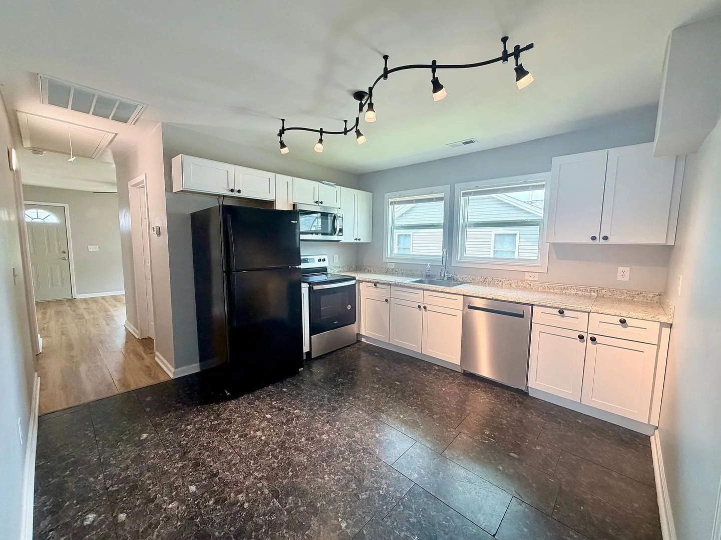 Remodeled 3BR Bungalow with Bonus Storage Barn Sevier Ave — Photo 3
