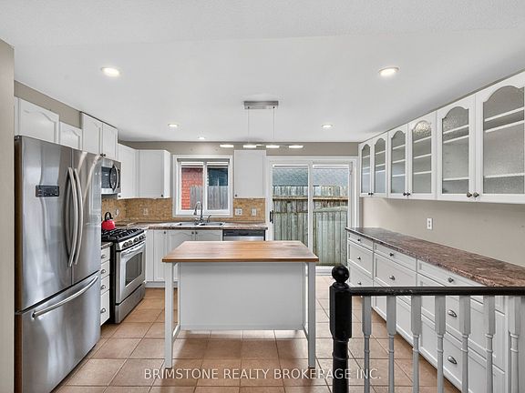 4th image of 9 Holly Meadow Rd