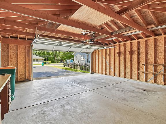 3rd image of 91 Bay Rd