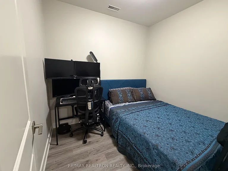 150 Main St W #605 — Photo 9