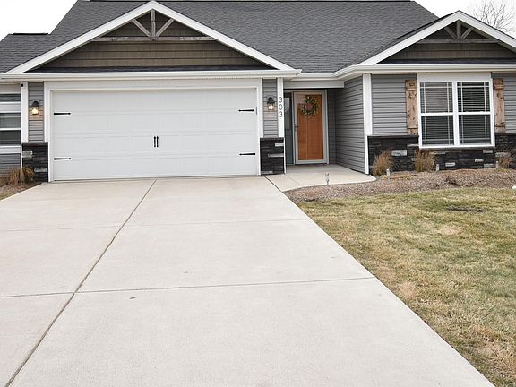 4th image of 303 E Quail Dr