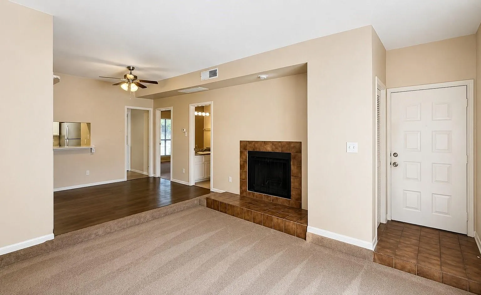 1 bed, 1.0 bath, 897 sqft, $1,075 — Photo 1