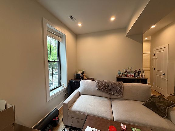 3rd image of 1405 W Belden Ave Unit 2