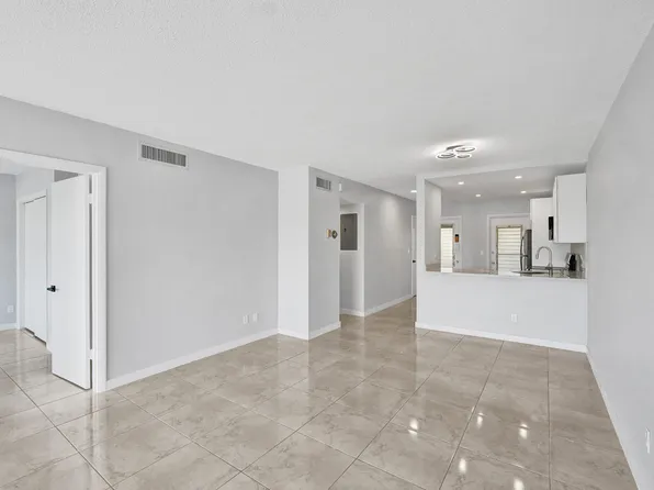 455 Paradise Isle Boulevard #305, Hallandale Beach, FL 33009