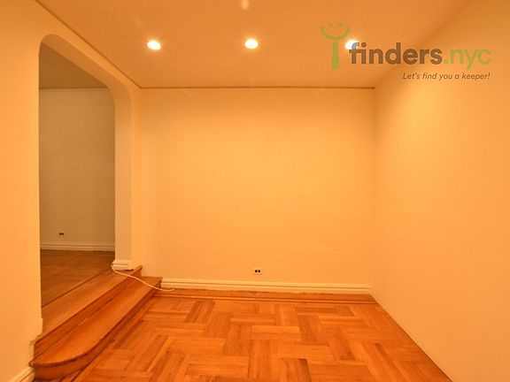 3rd image of 729 W 186th St #1H