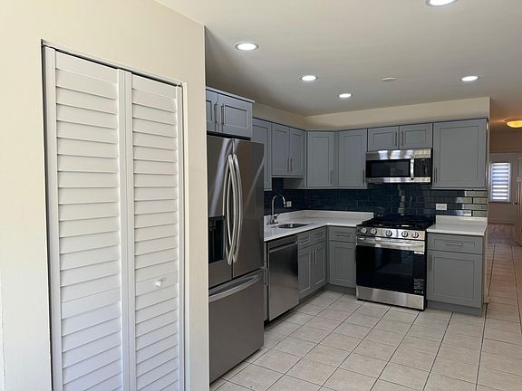 2nd image of 3528 N Ashland Ave #2