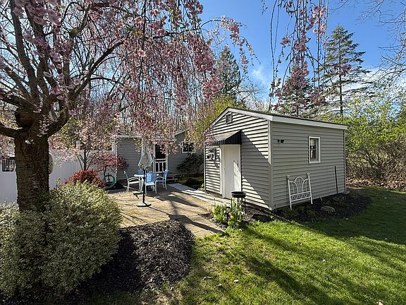 4th image of 2148 N Lakeshore Dr