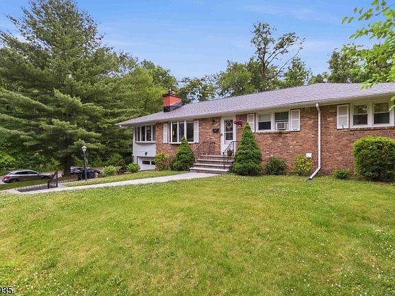 3rd image of 63 Valley Rd
