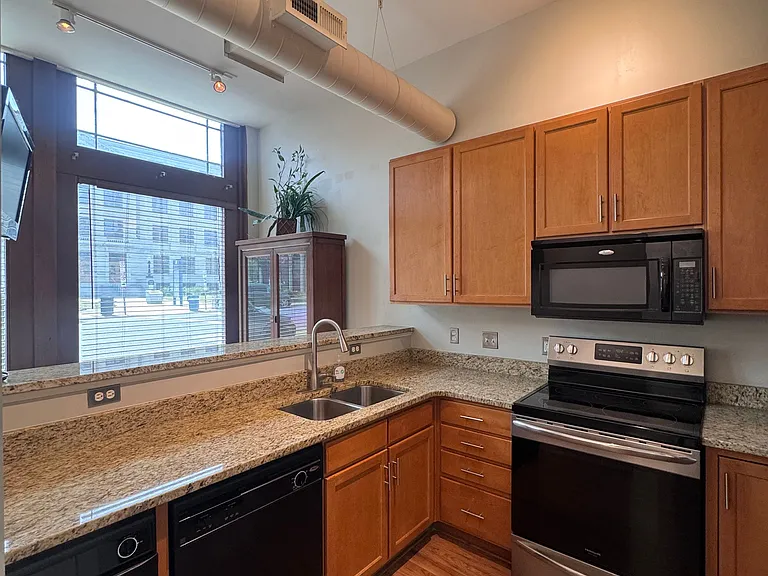 220 W Market St #206 — Photo 12