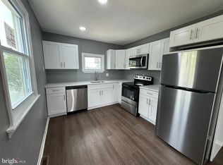 32 Edgewater Ave APT B, Westville, NJ 08093