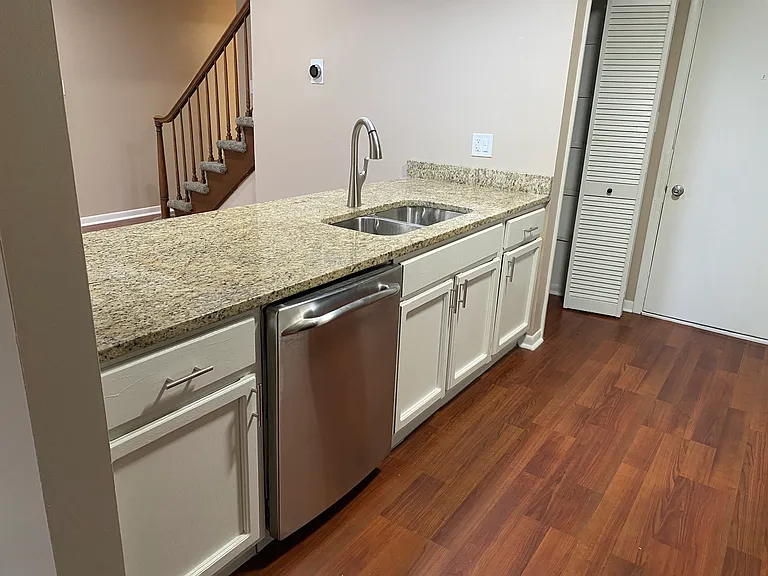 617 Wellington Dr — Photo 6