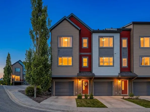 202 SW Copperpond Row SE, Calgary, AB T2Z 1H3