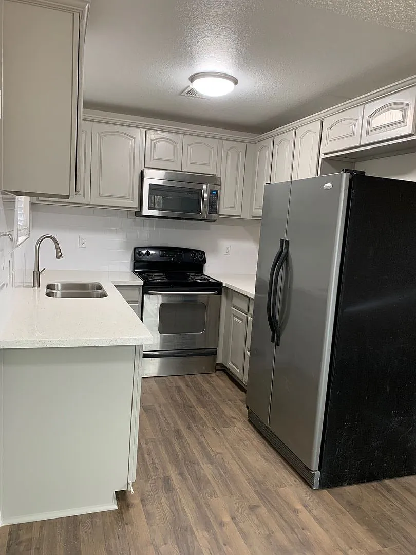 Updated 3 Bedroom Home In Henderson — Photo 3